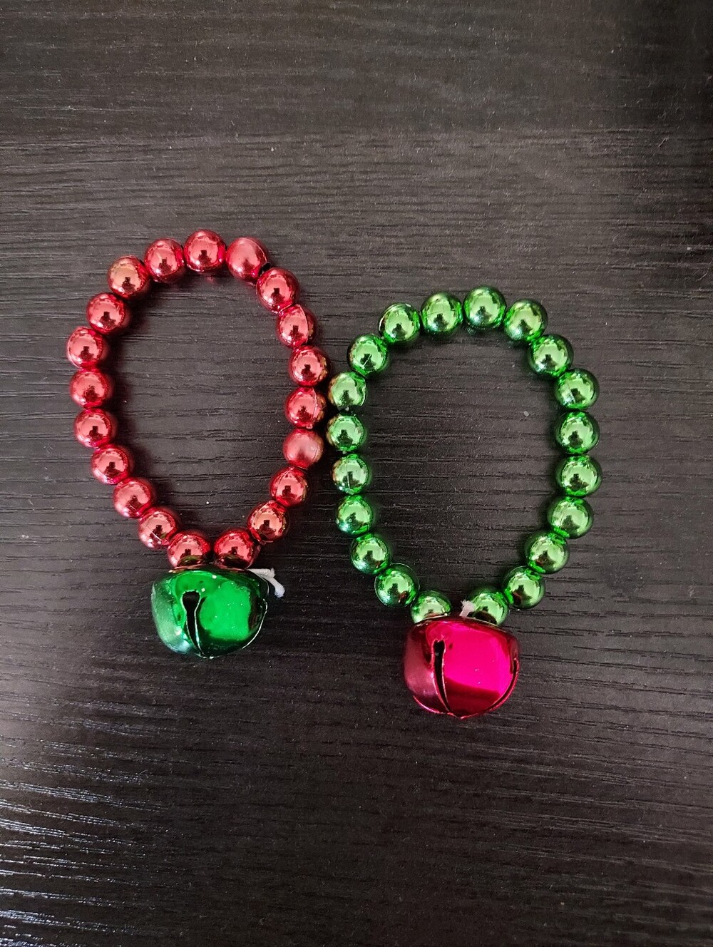 Kids Festive Jingle Bell Bead Bracelets — Red & Green